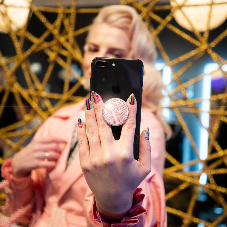 Smartphone mit Popsocket